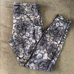 Size 10 limited pattern lulu lemon yoga pants